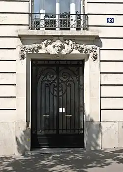Entrée de l'immeuble n°49.