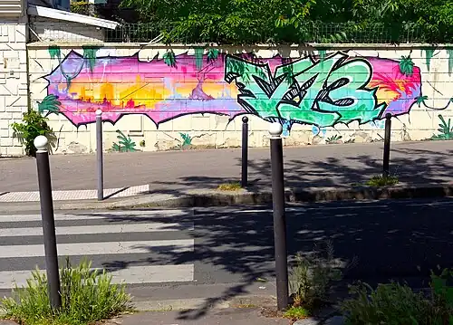 Street art sur un mur.