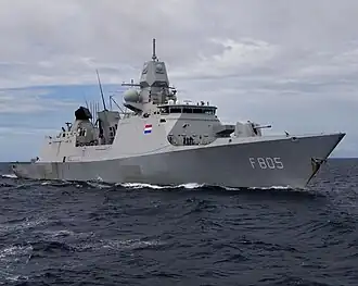 Destroyer hollandais HNLMS&nbsp;Evertsen de la classe De Zeven Provinciën.