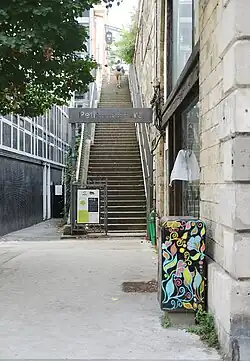 Accès à la Petite Ceinture du 15e (accès Vaugirard).