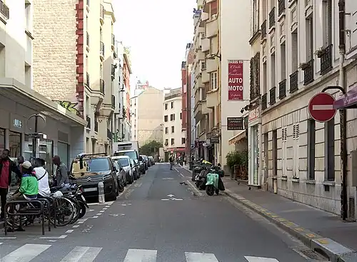 La rue vue depuis la rue de Vaugirard.