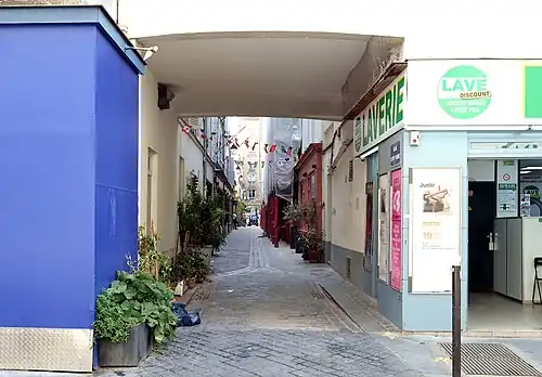 Entrée du passage Geffroy-Didelot, côté rue des Dames.