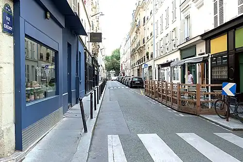 La rue de Chéroy vue depuis la rue des Dames.