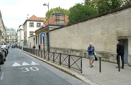 La rue des Volontaires, au niveau de la rue de Vaugirard, vers la rue Lecourbe.