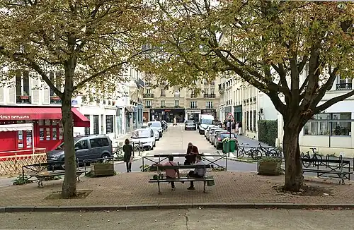 Devant l'église Saint-Lambert.