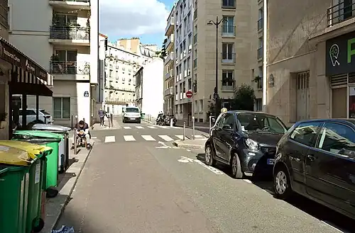 La rue vue de la rue de la Convention.