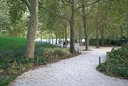 Le parc, côté rue des Morillons.