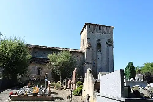 Église Saint-Jean, face nord, et cimetière.