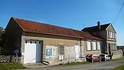…et la mairie annexe d'Agonnay.