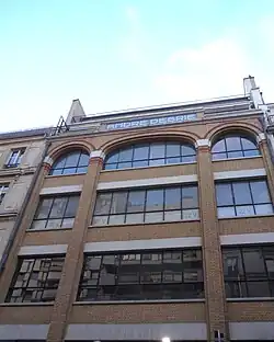 Nos&nbsp;113, bâtiment des Établissements André Debrie en 2012.