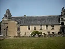 Photographie du Bâtiment des Gardes prise depuis la cour.