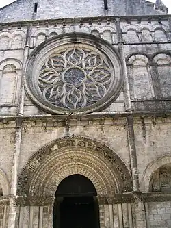 Façade de l'Église Saint-Léger de Cognac (Charente).