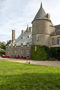 La façade arrière, vestiges du manoir originel.