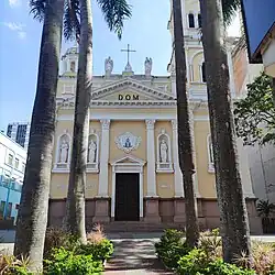La cathédrale Notre-Dame-du-Pont.