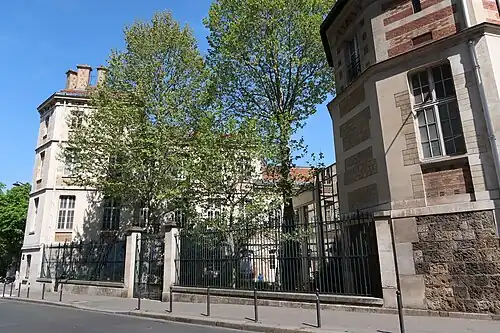 Nos&nbsp;57-59, faculté des sciences pharmaceutiques et biologiques de l'université Paris V.