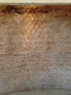 Contrecœur de cheminée du XIIe&nbsp;siècle au château de Falaise.