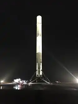  Premier étage de la fusée Falcon 9 après son atterrissage.
