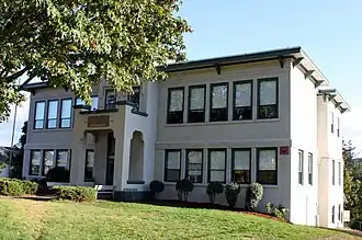 Le lycée de Falls City.