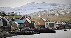 Maisons au bord de l'eau en octobre