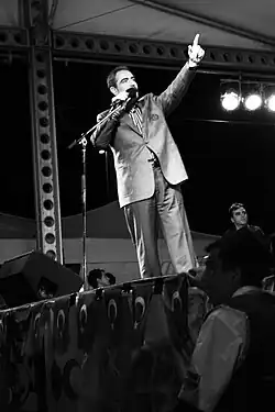 Description de l'image Fatih Kisaparmak in Australia Concert.jpg.