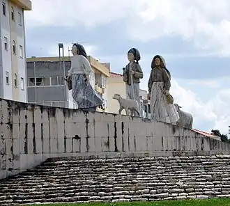 Monument aux petits bergers de Fátima, au rond-point sud et l'avenue qui leur est dédiée.