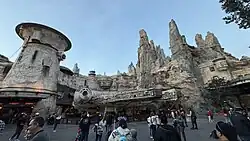 Maquette du Faucon Millenium à Disneyland.