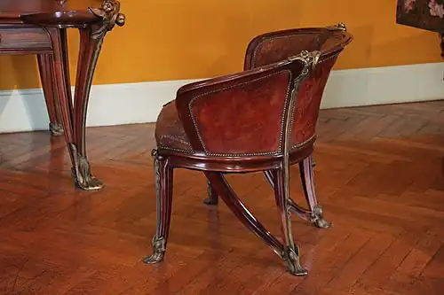 Fauteuil nénuphars, de Majorelle (musée de l'École de Nancy).