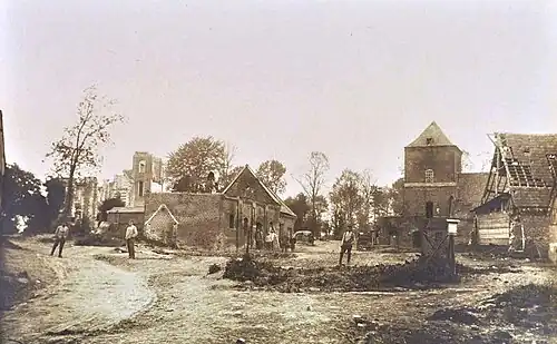 Ruines du village en 1917.
