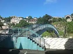 Le pont et la fontaine Gueydon sur le canal Levassor (rivière Madame, centre-ville).