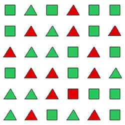 Quadrillage de carrés et de triangle rouges et verts, ne comptant qu'un seul carré rouge.