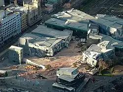 Le square de la fédération.