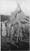 Femmes et enfants cris à Mistissini, 1910.