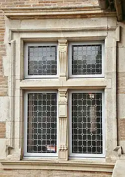 Assézat : fenêtre du prolongement de la façade nord.