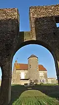 Cours intérieure de la Ferme fortifiée.