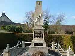 Le monument aux morts.