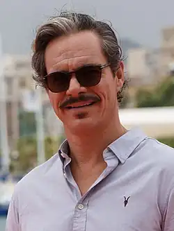 Tony Dalton interprète Lalo Salamanca.