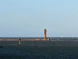 Le Feu de Saint-Pol à Dunkerque, à l'entrée du port.