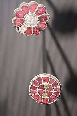 Fibules de grenats et d'argent.