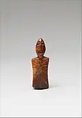 Figurine à forme humaine (ivoire, morse). Culture de Punuk. 2e&nbsp;siècle - 4e&nbsp;siècle.
