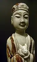Figurine funéraire : personnification d'un signe du zodiaque. Chine du Sud, manufacture de Jingdezhen, dynastie des Song du Nord, XIIe&nbsp;siècle.