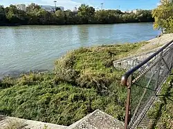 Fin du parcours de la Rize : exutoire principal dans le canal de Jonage.