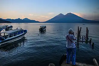 Lever de Soleil sur le lac.