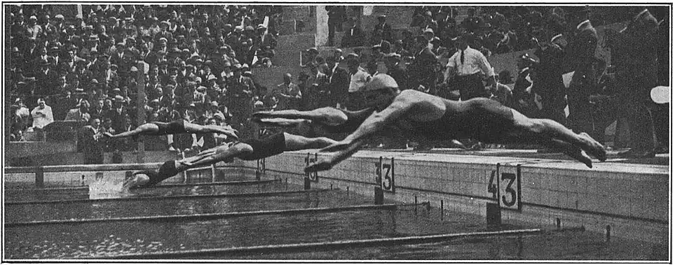Finale du 400 mètres nage libre masculin, le 18 juillet. De g. à d. :USA : Johnny Weissmuller,SWE : Arne BorgAUS : Andrew CharltonSWE : Åke Borg,GBR : Jack Hatfield.