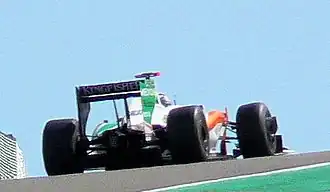 Une F1 au sommet du raidillon.