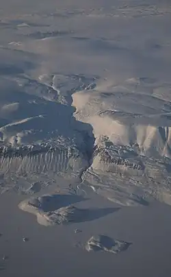 Vue aérienne du fjord de l'Indépendance.