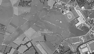 Aérodrome de Flers le 11 juillet 1967 avec ses deux pistes en herbe.
