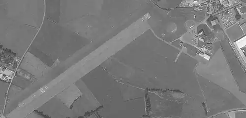 Aérodrome de Flers le 17 septembre 1979 avec ses deux pistes en herbe.