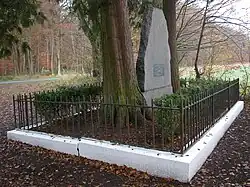 Le monument de la plaine.