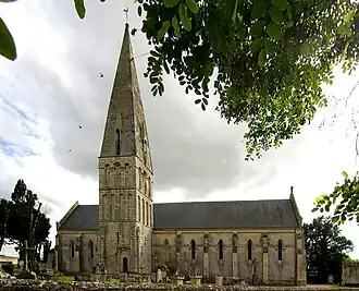 L'église Notre-Dame de Basse-Allemagne avec son clocher classé des XIe – XIIe&nbsp;siècles.