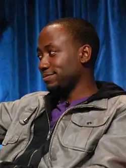 Lamorne Morris interprète Winston Bishop.